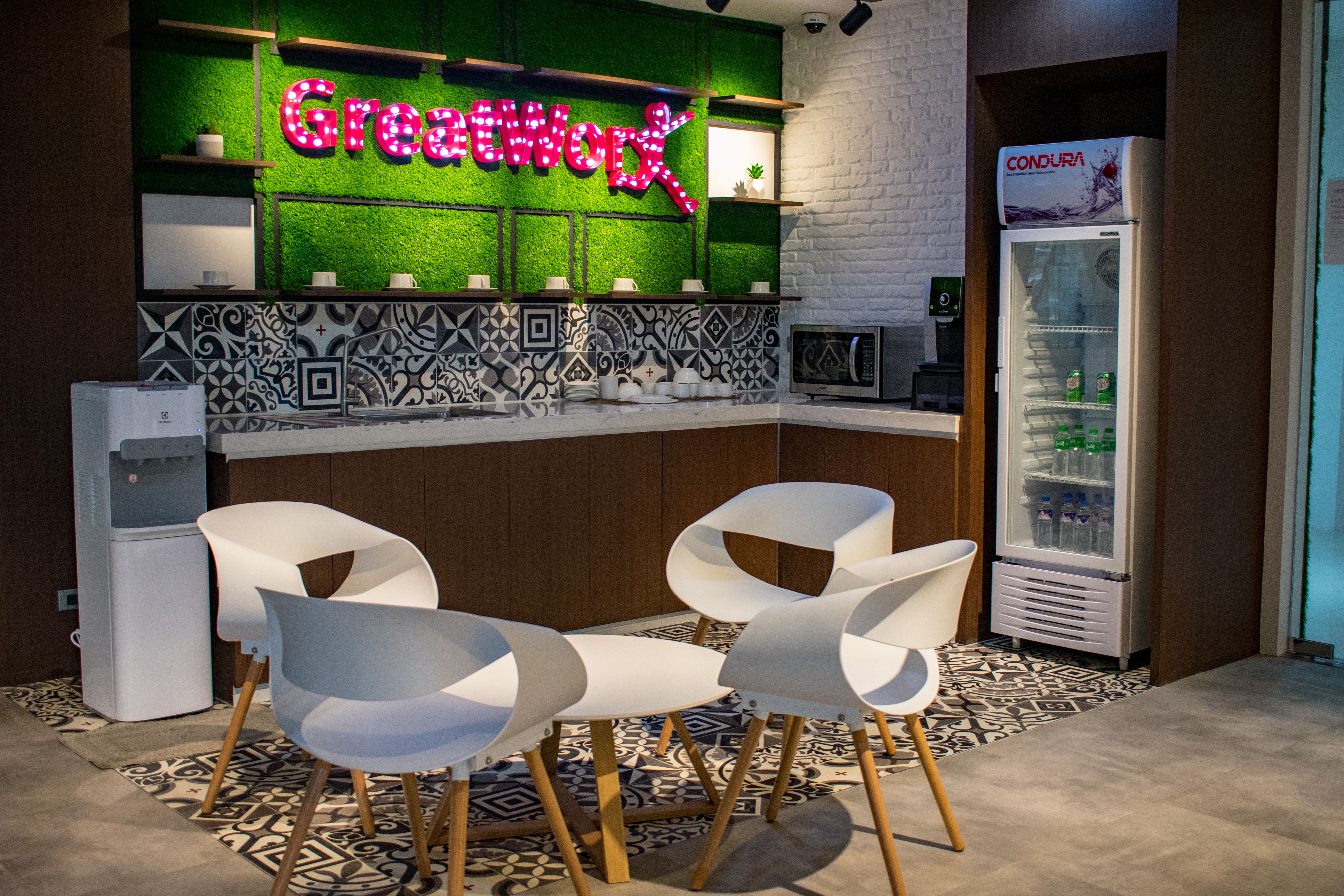 25 Person Private Office