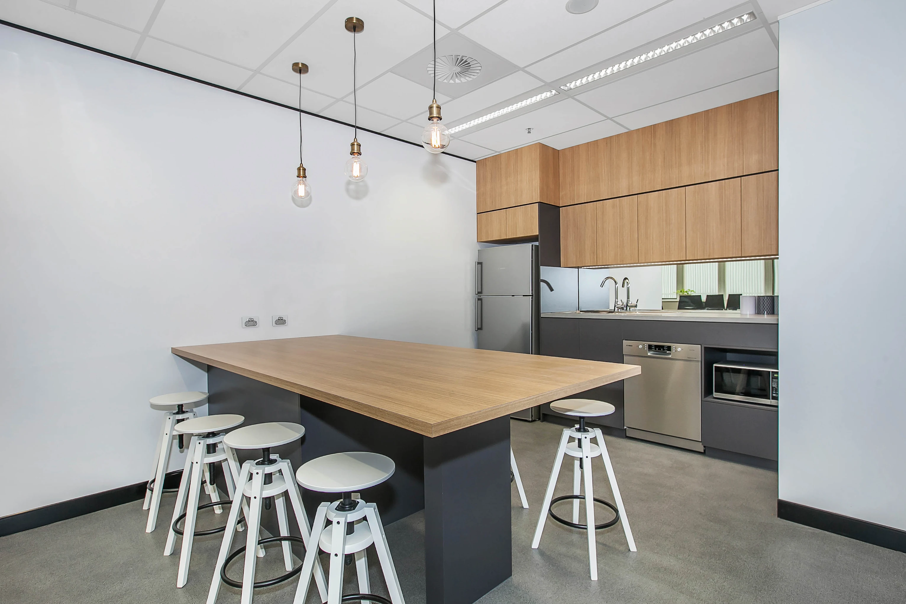 1 Person Coworking Space at 324 Queen Street, Brisbane | Office Hub