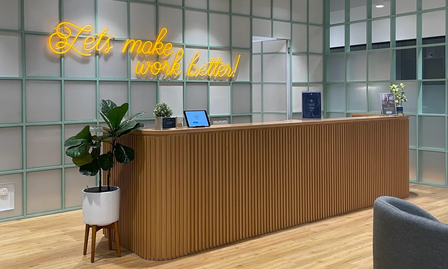 8 Person Coworking Desk