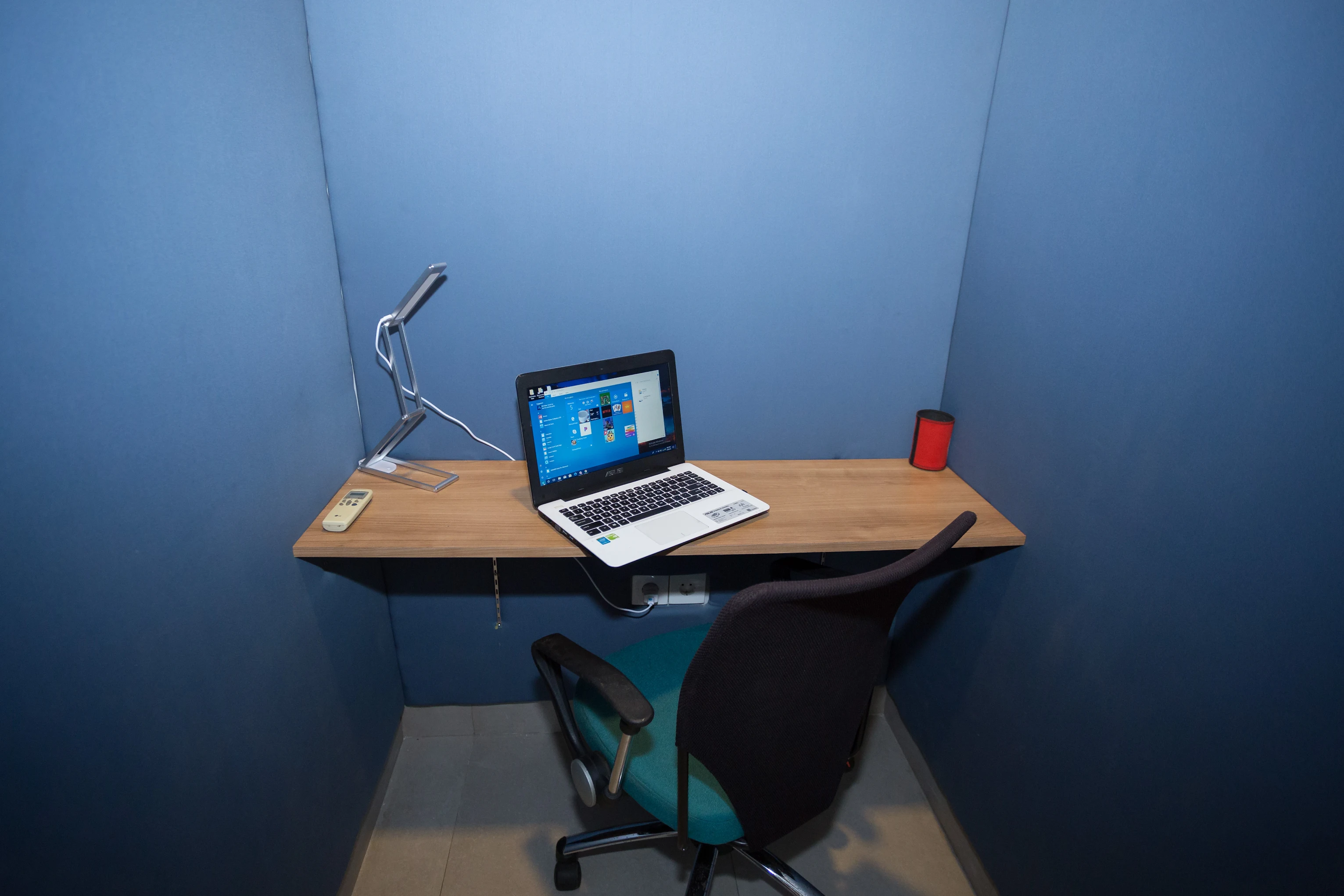 1 Person Coworking Desk