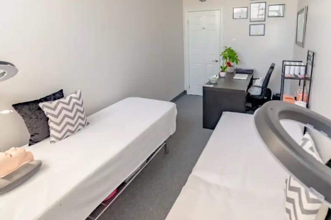 1 Person Private Office