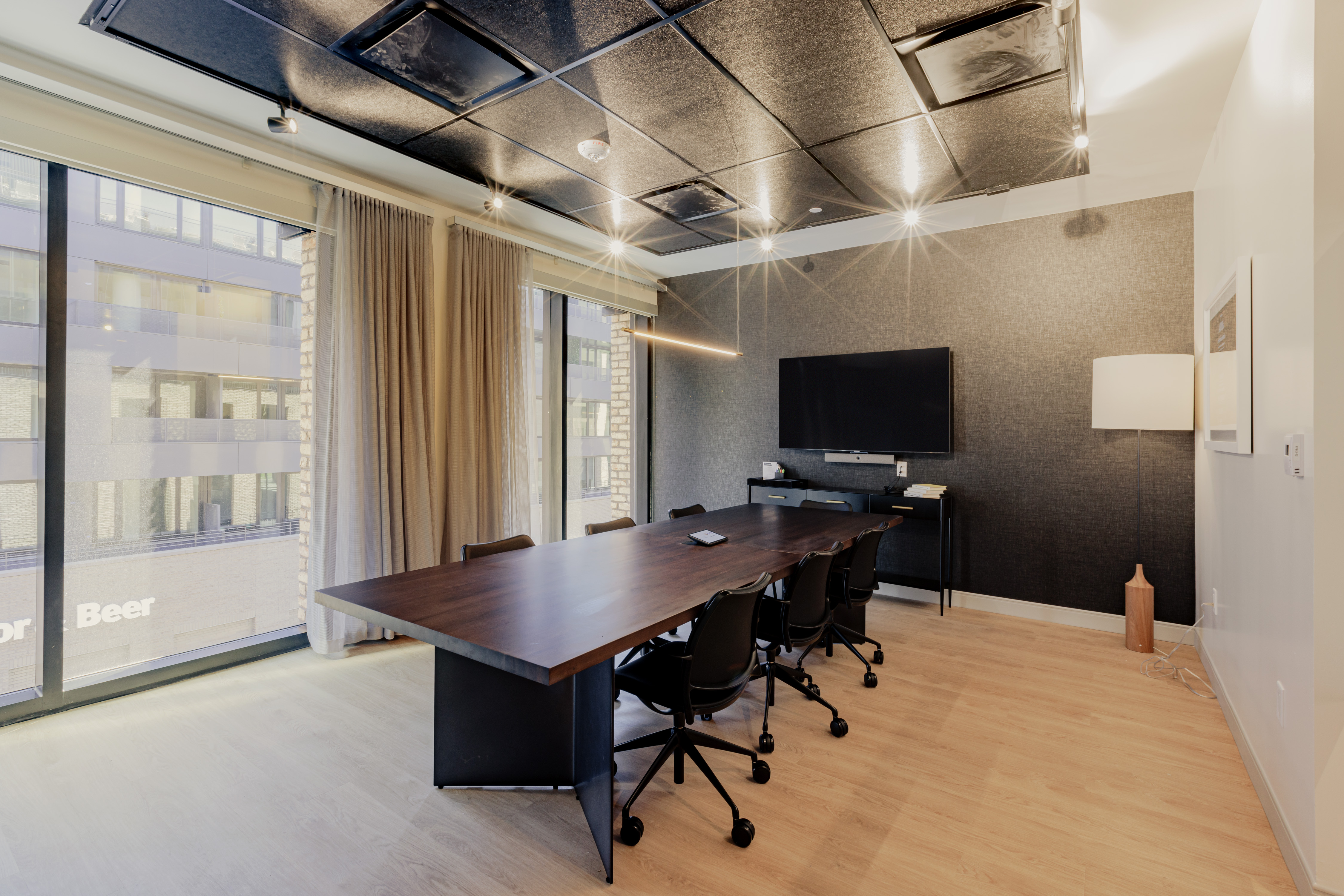 1 Person Private Office at 14 Ridge Square Nw, Washington | Office Hub