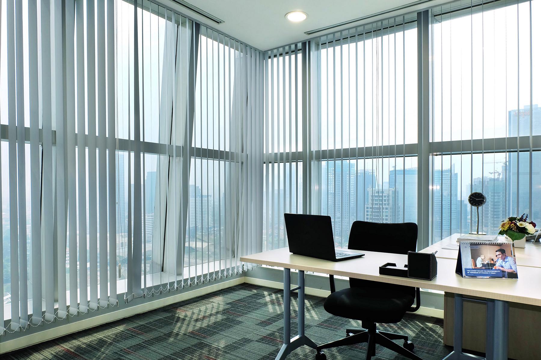 4 Person Coworking Desk