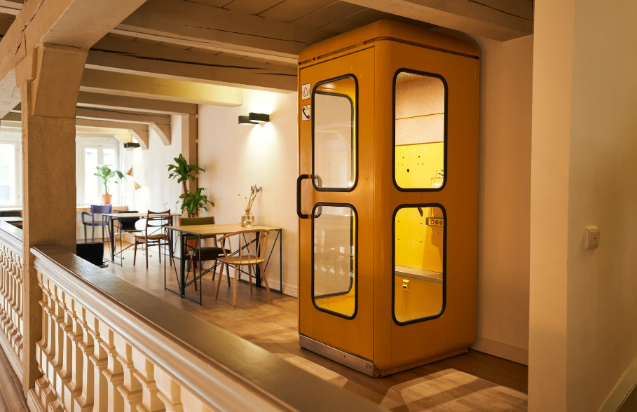 4 Person Coworking Desk