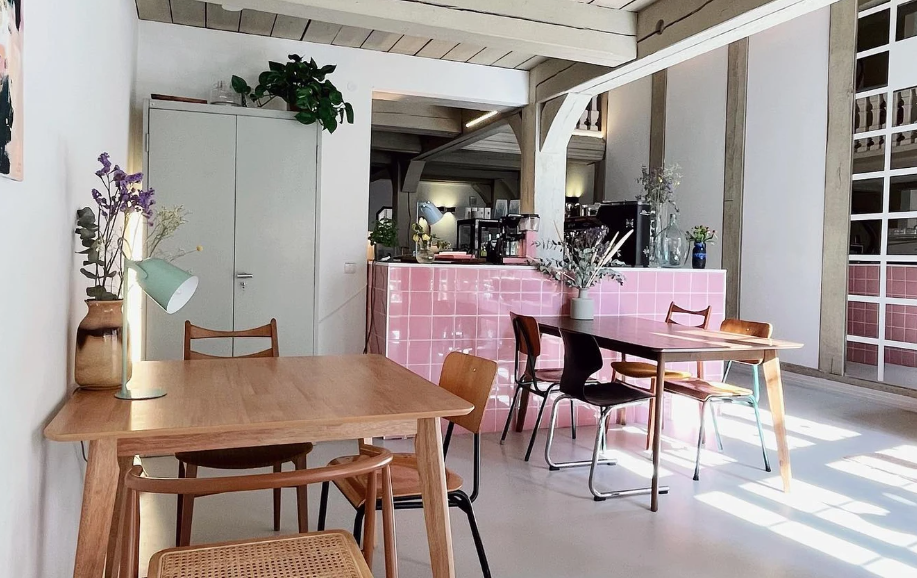 1 Person Coworking Desk