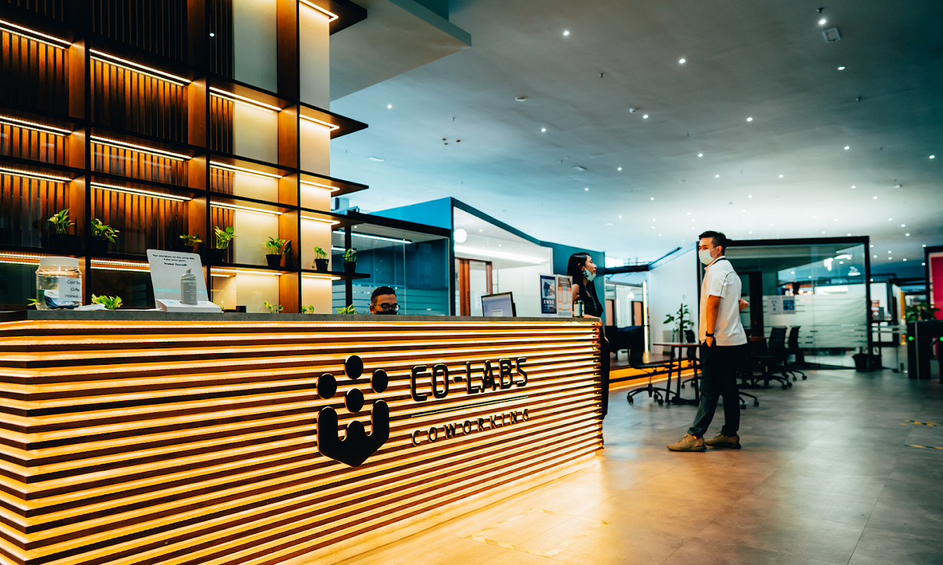 1 Person Coworking Desk