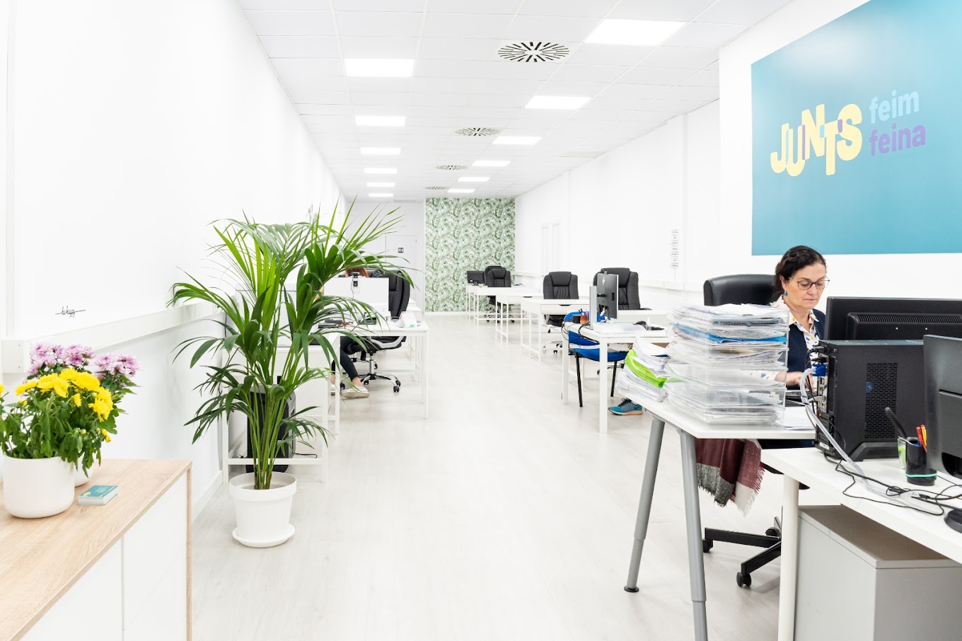 1 Person Coworking Desk