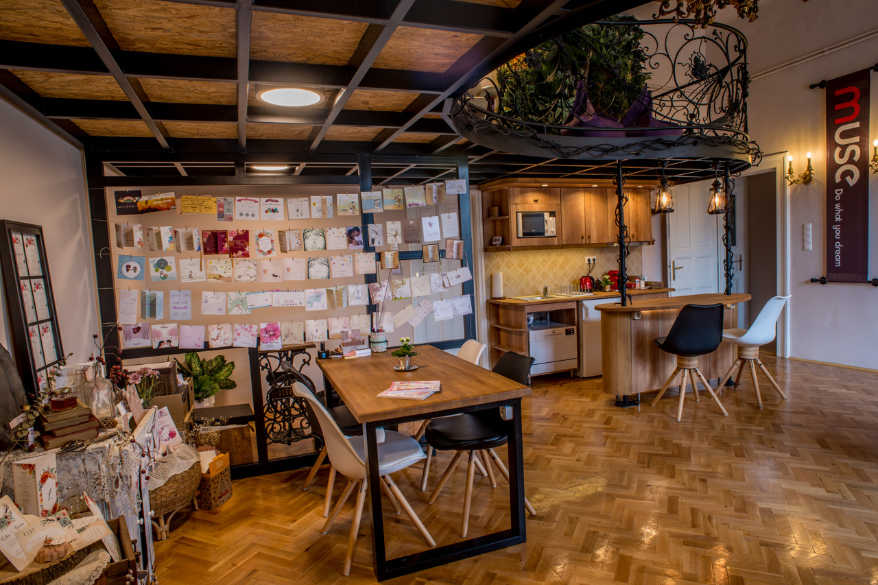 1 Person Coworking Desk