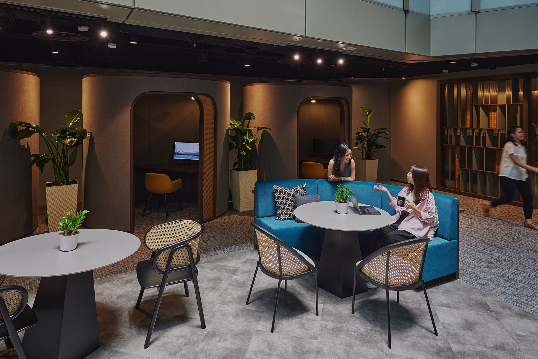 4 Person Coworking Desk