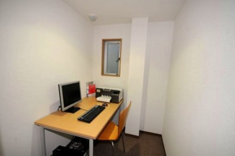 1 Person Private Office