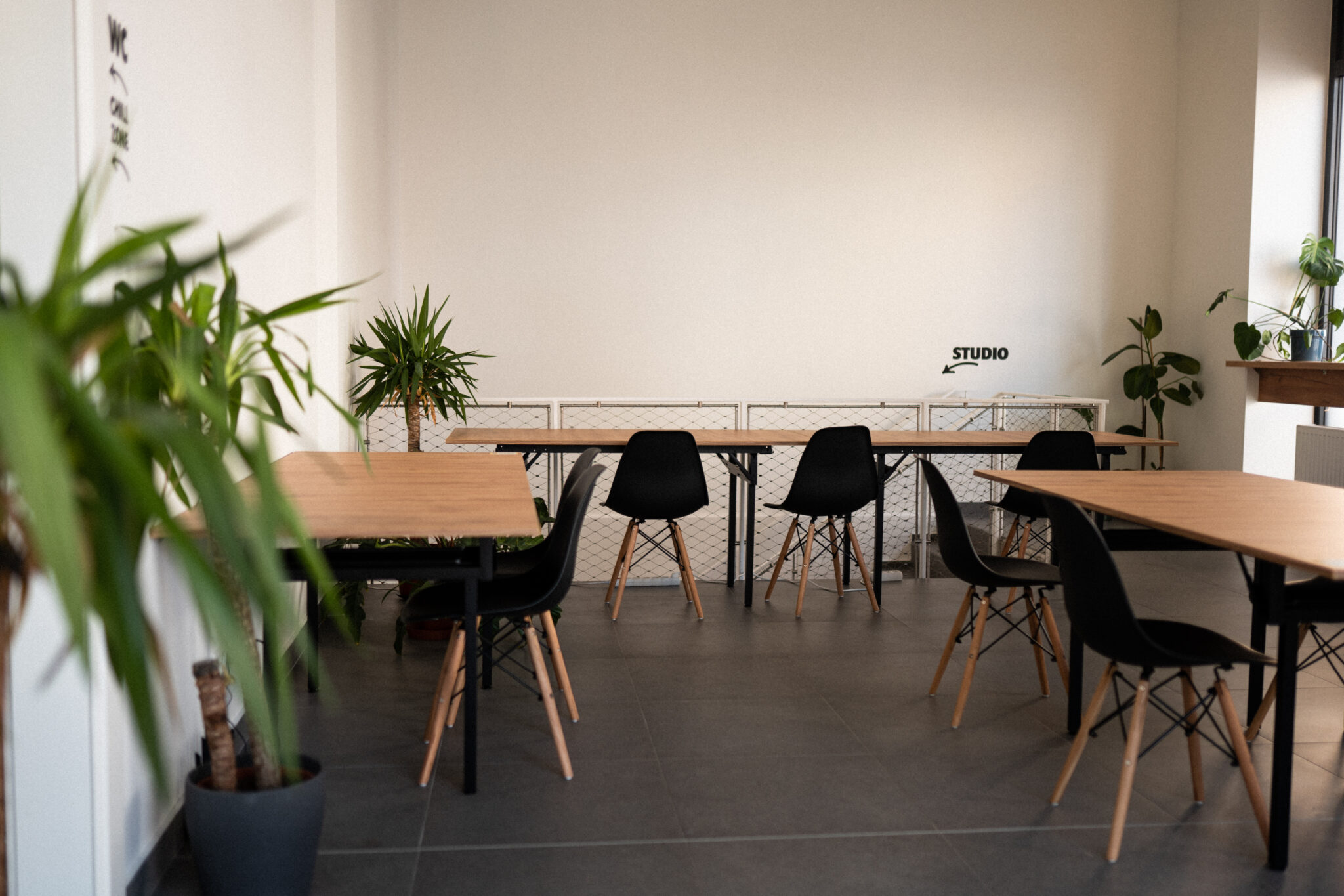 1 Person Coworking Desk