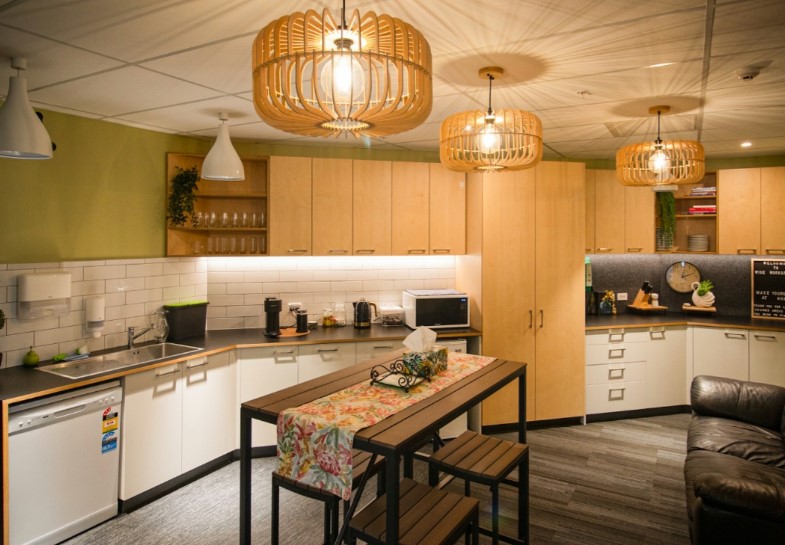 5 Person Coworking Desk