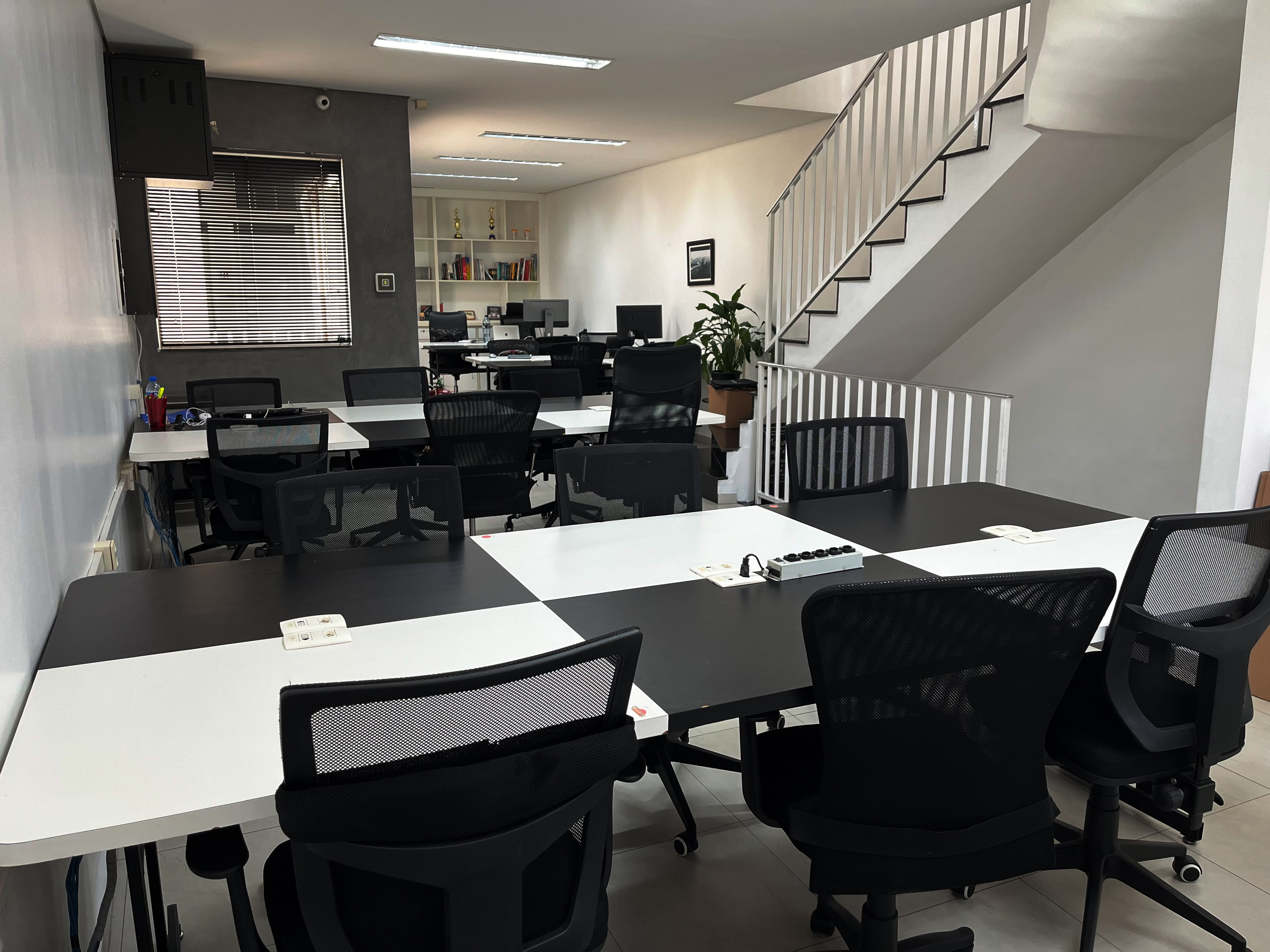 5 Person Coworking Desk