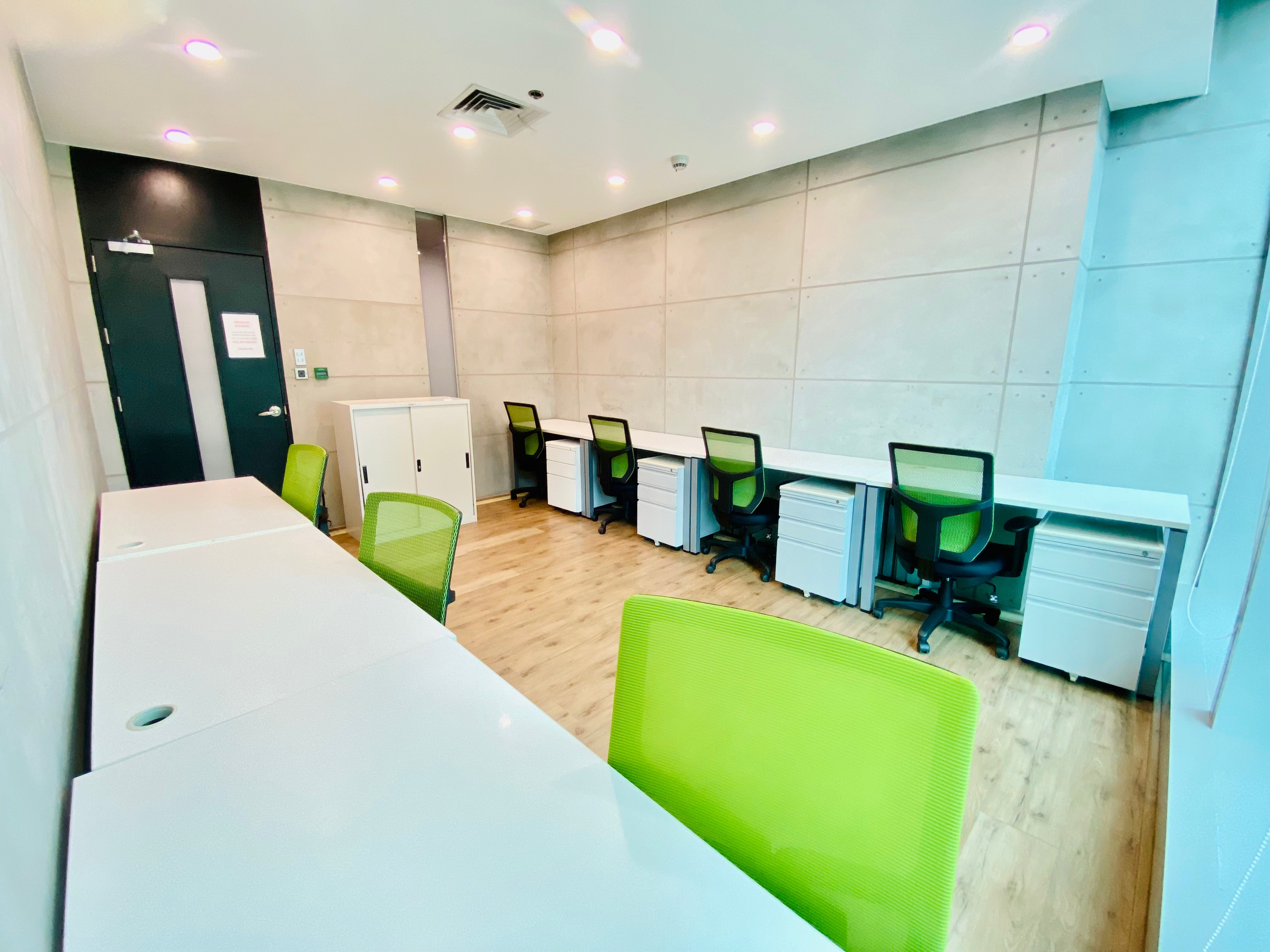 22 Person Private Office