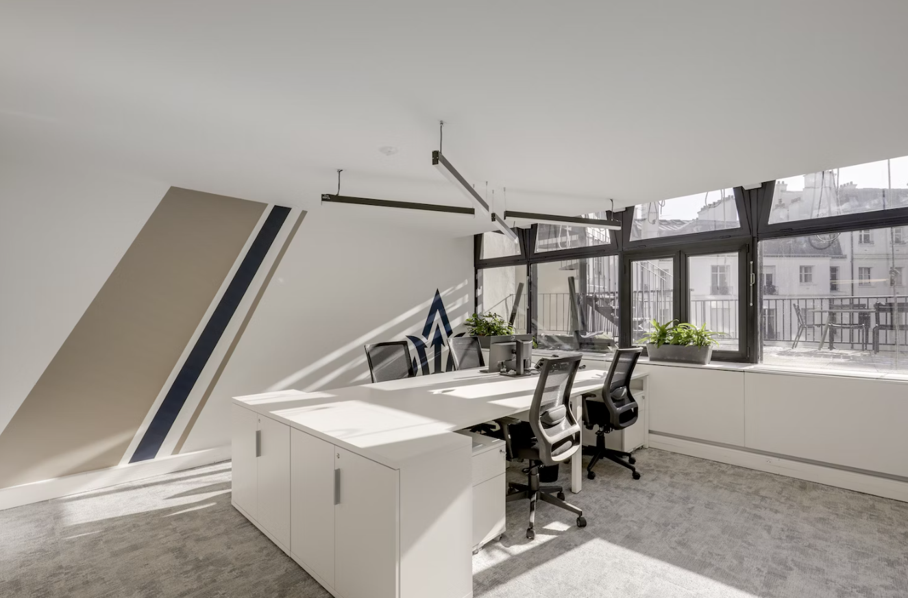 33 Person Private Office