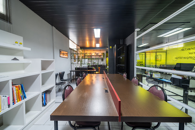 4 Person Coworking Desk