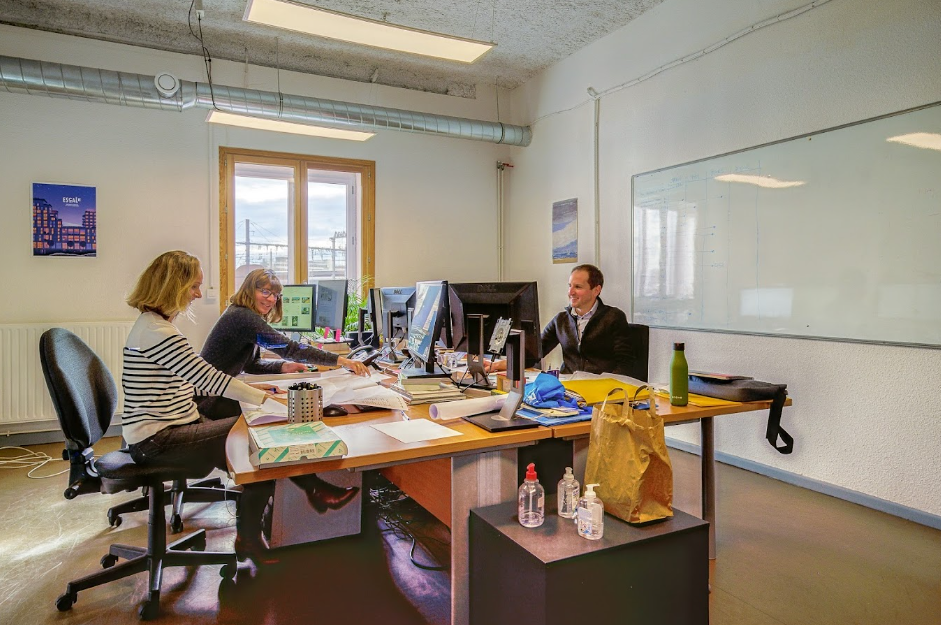 3 Person Coworking Desk