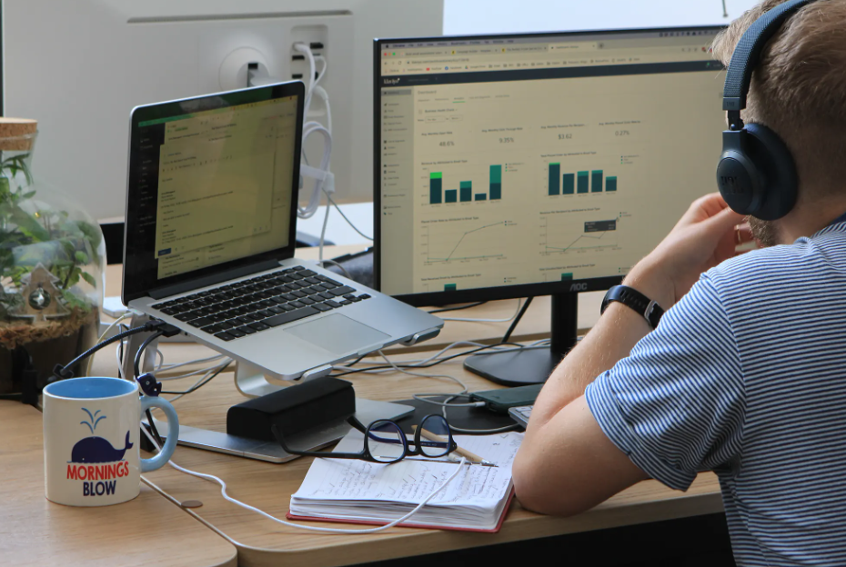 4 Person Coworking Desk