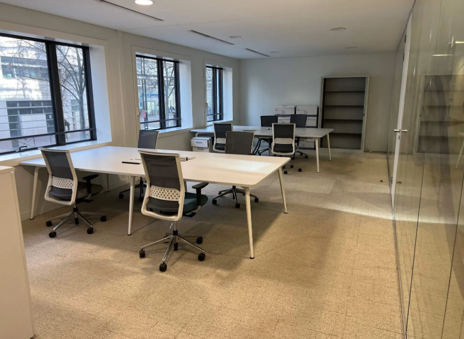 25 Person Private Office