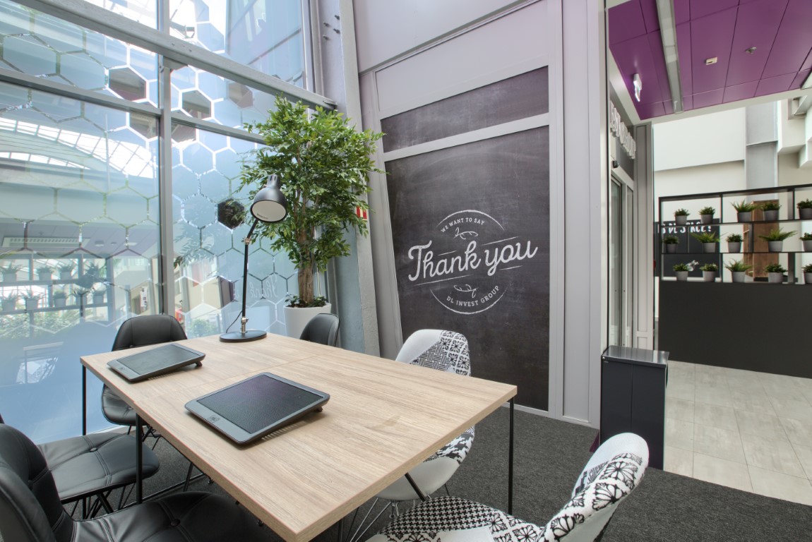 4 Person Coworking Desk