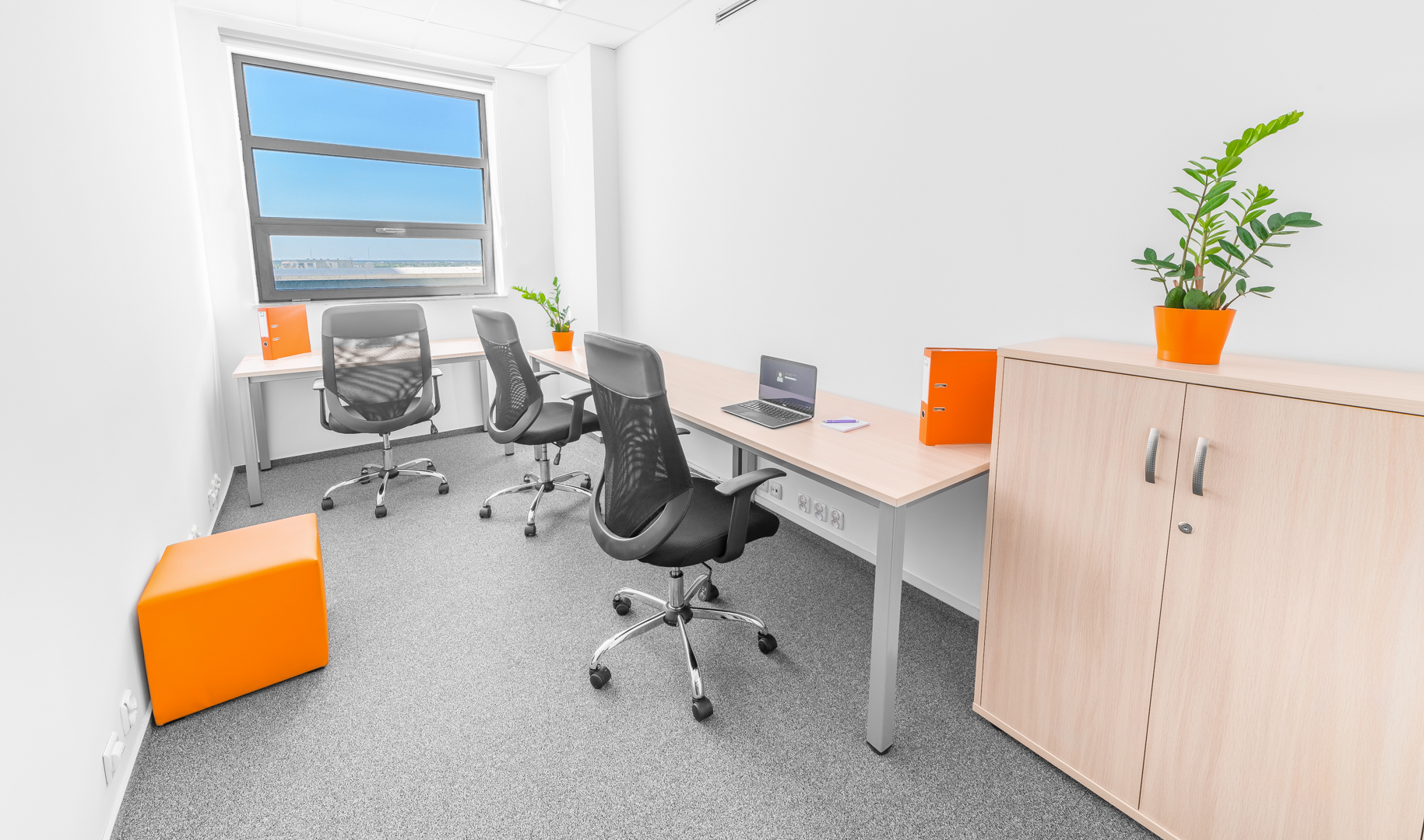 4 Person Coworking Desk