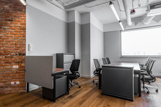 1 Person Coworking Desk