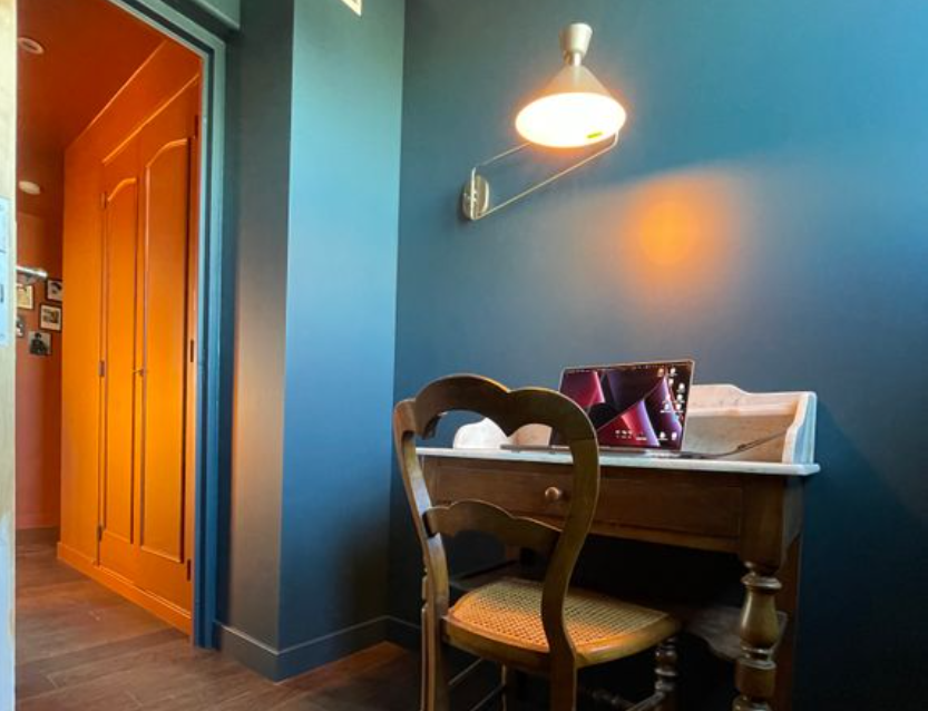 1 Person Coworking Desk