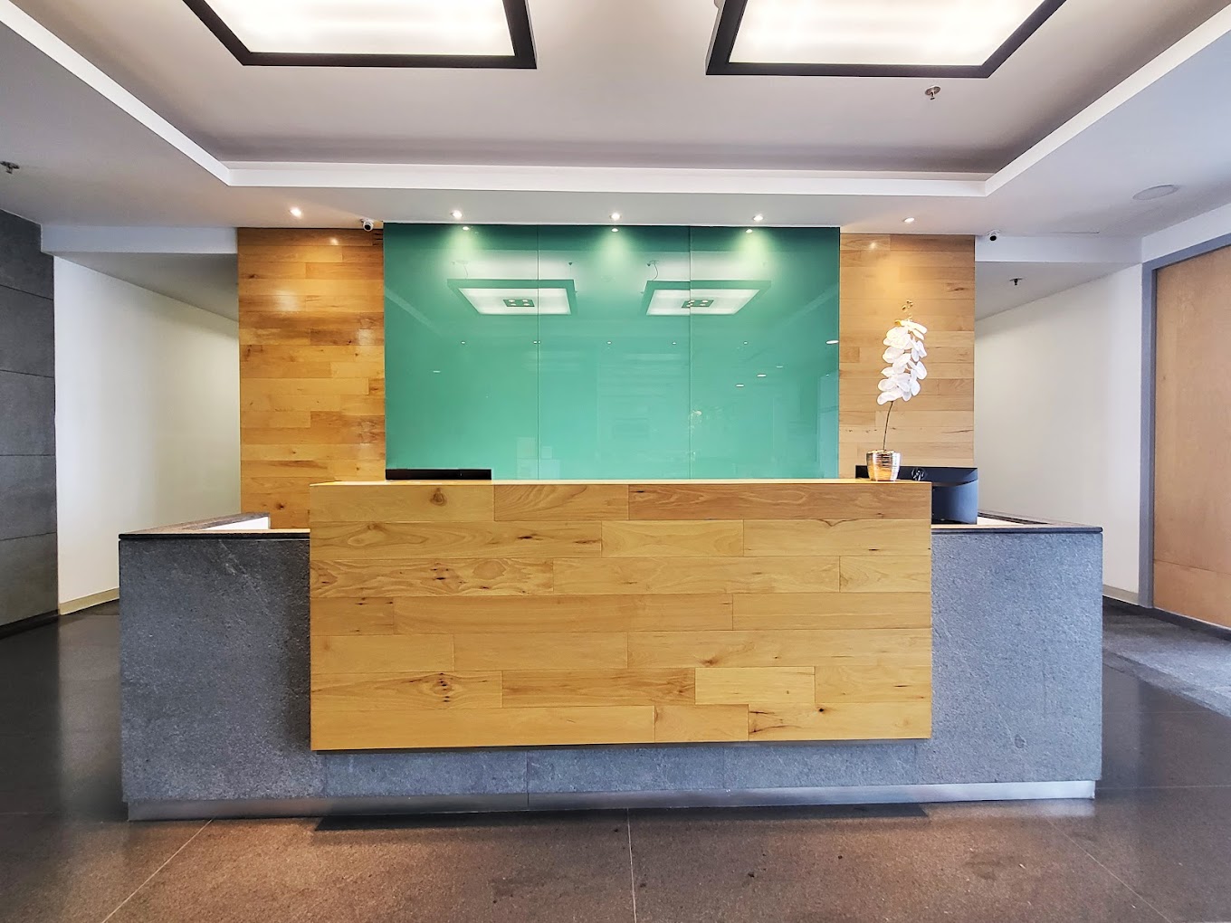 1 Person Coworking Desk