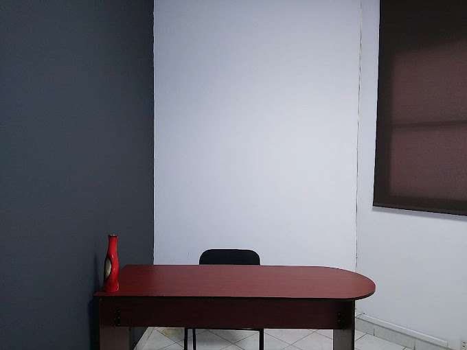 20 Person Coworking Desk