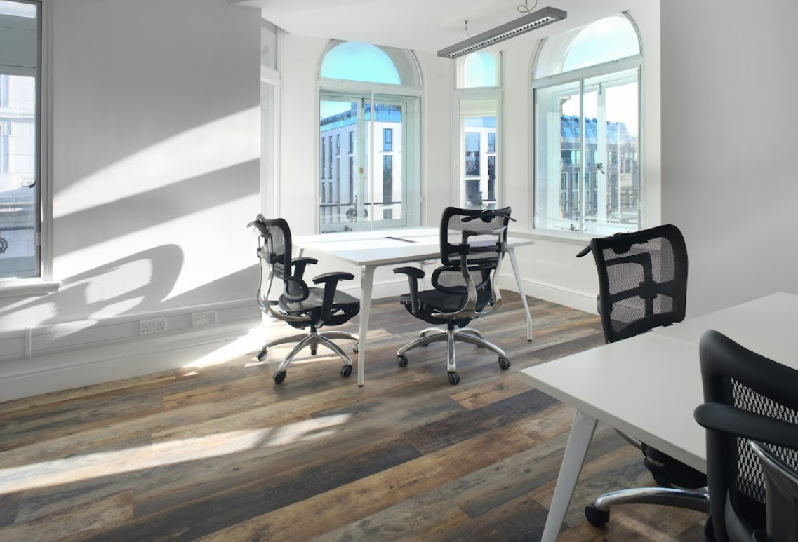 33 Person Private Office