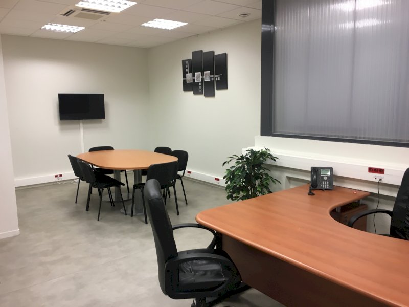 3 Person Coworking Desk