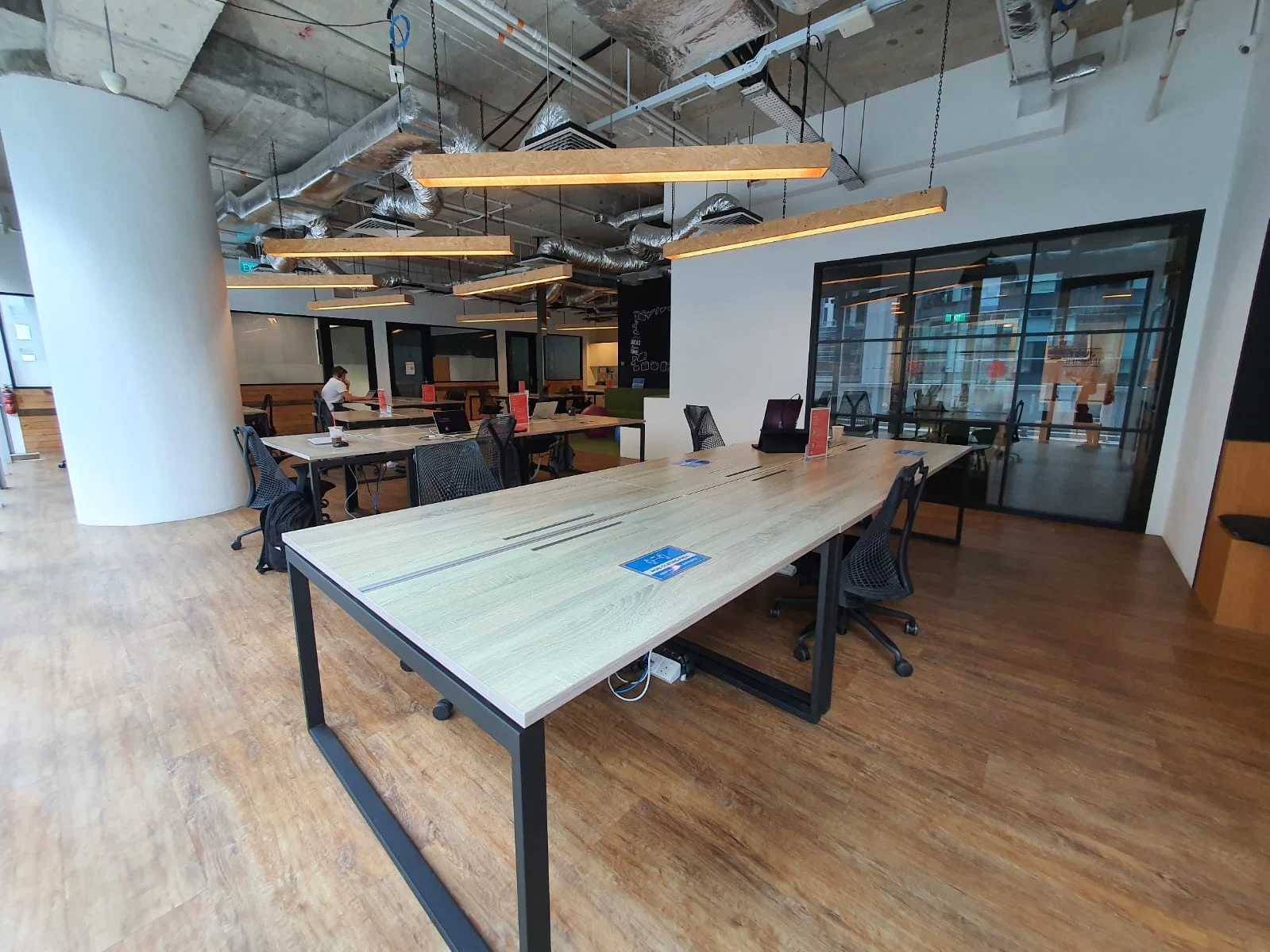 3 Person Coworking Desk