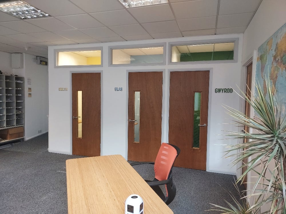 5 Person Coworking Desk