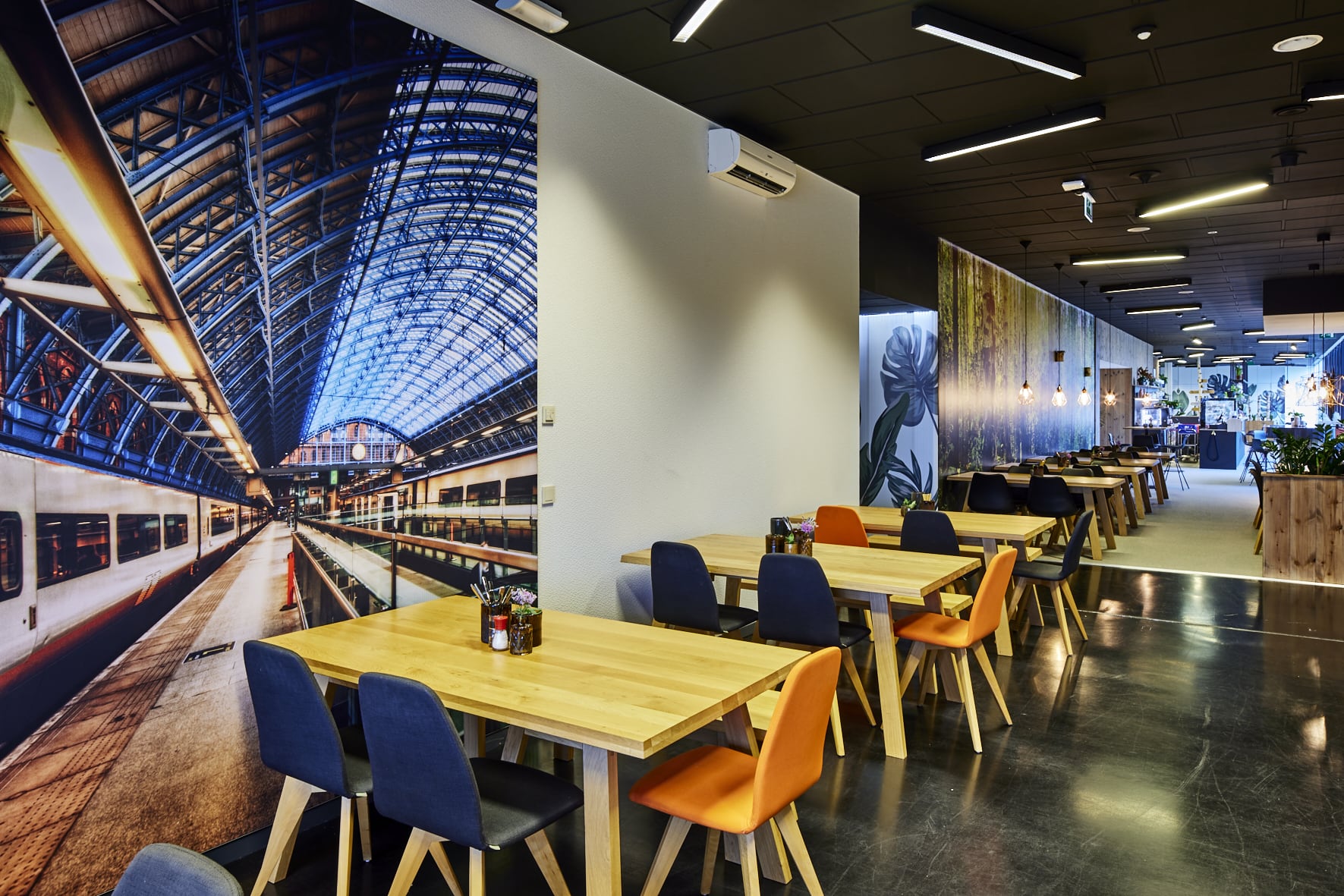 1 Person Coworking Desk