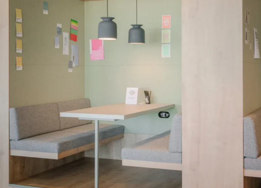 1 Person Coworking Desk