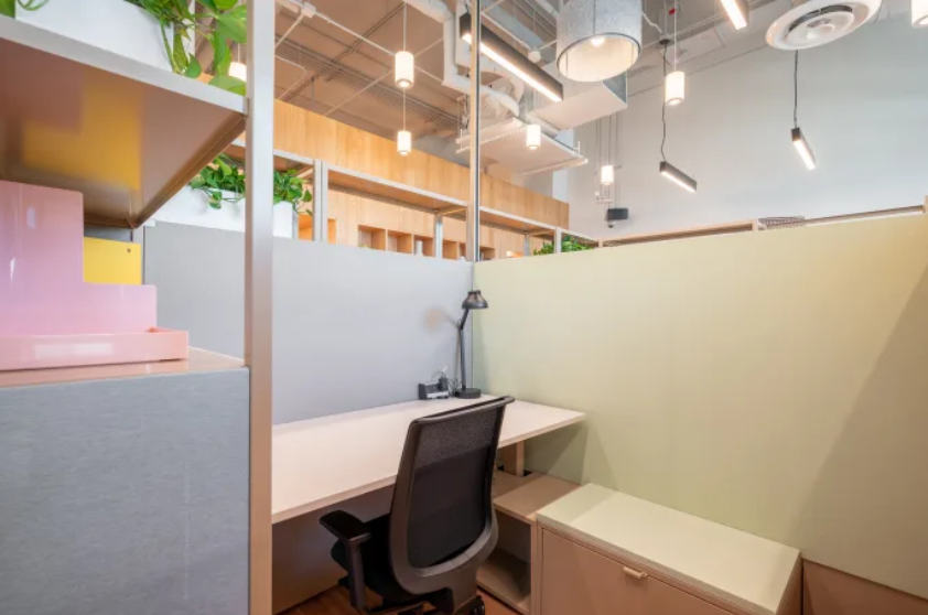 1 Person Coworking Desk