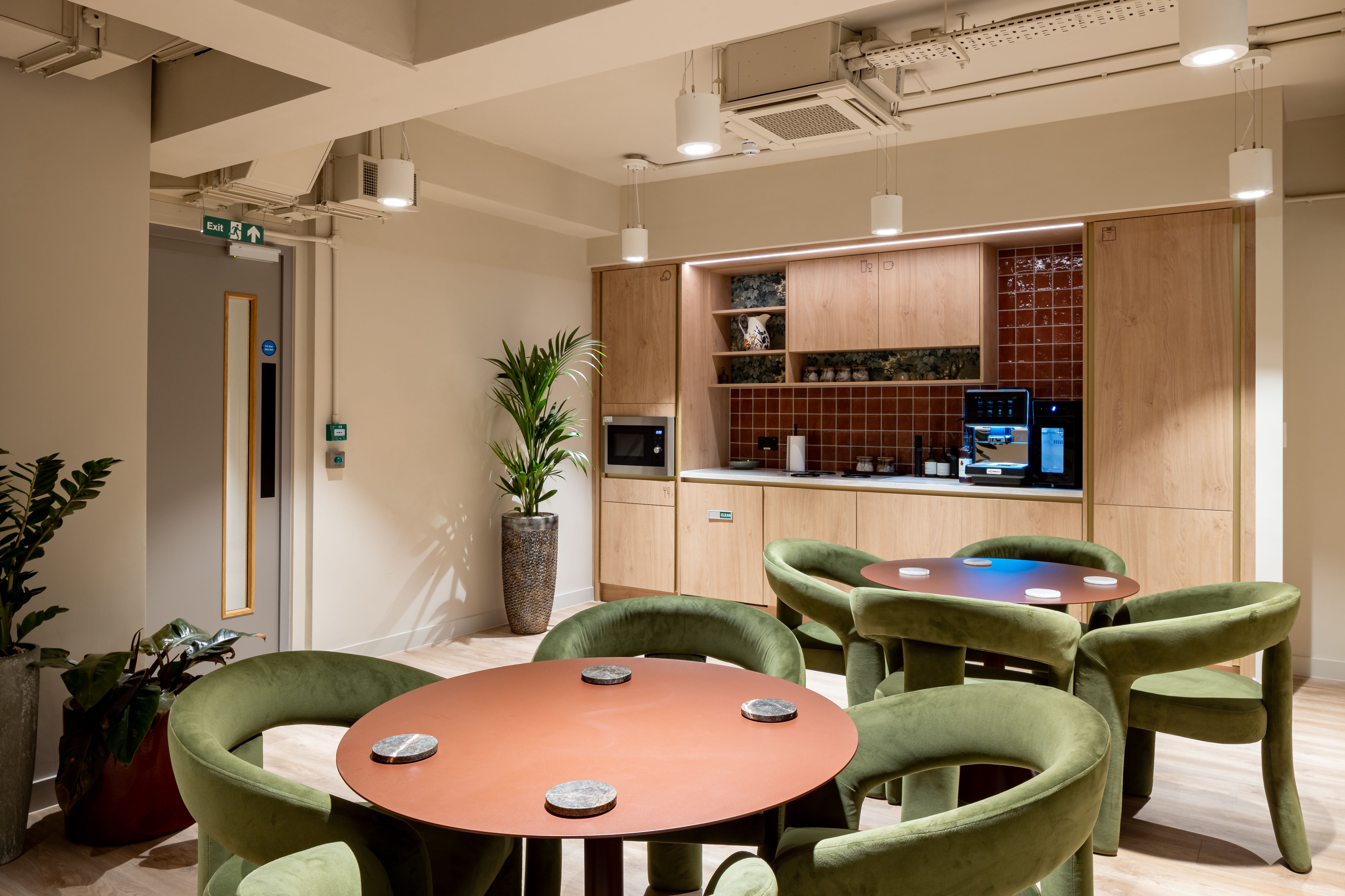 32 Person Private Office