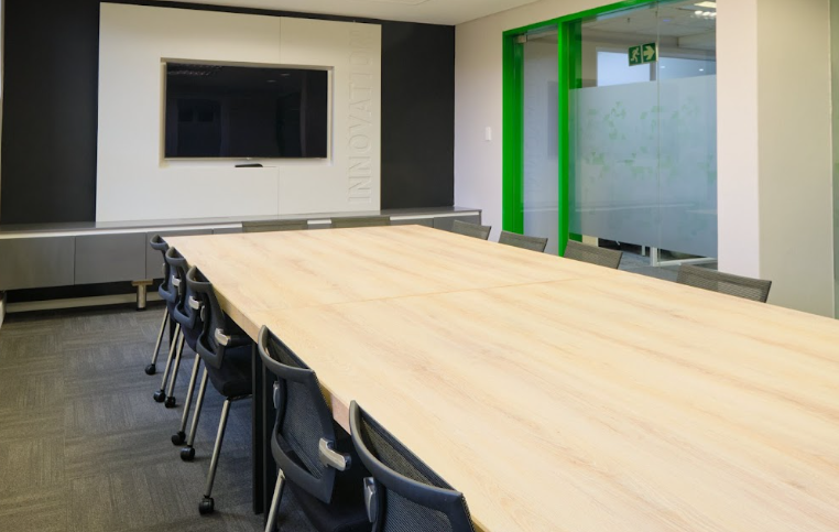 4 Person Coworking Desk