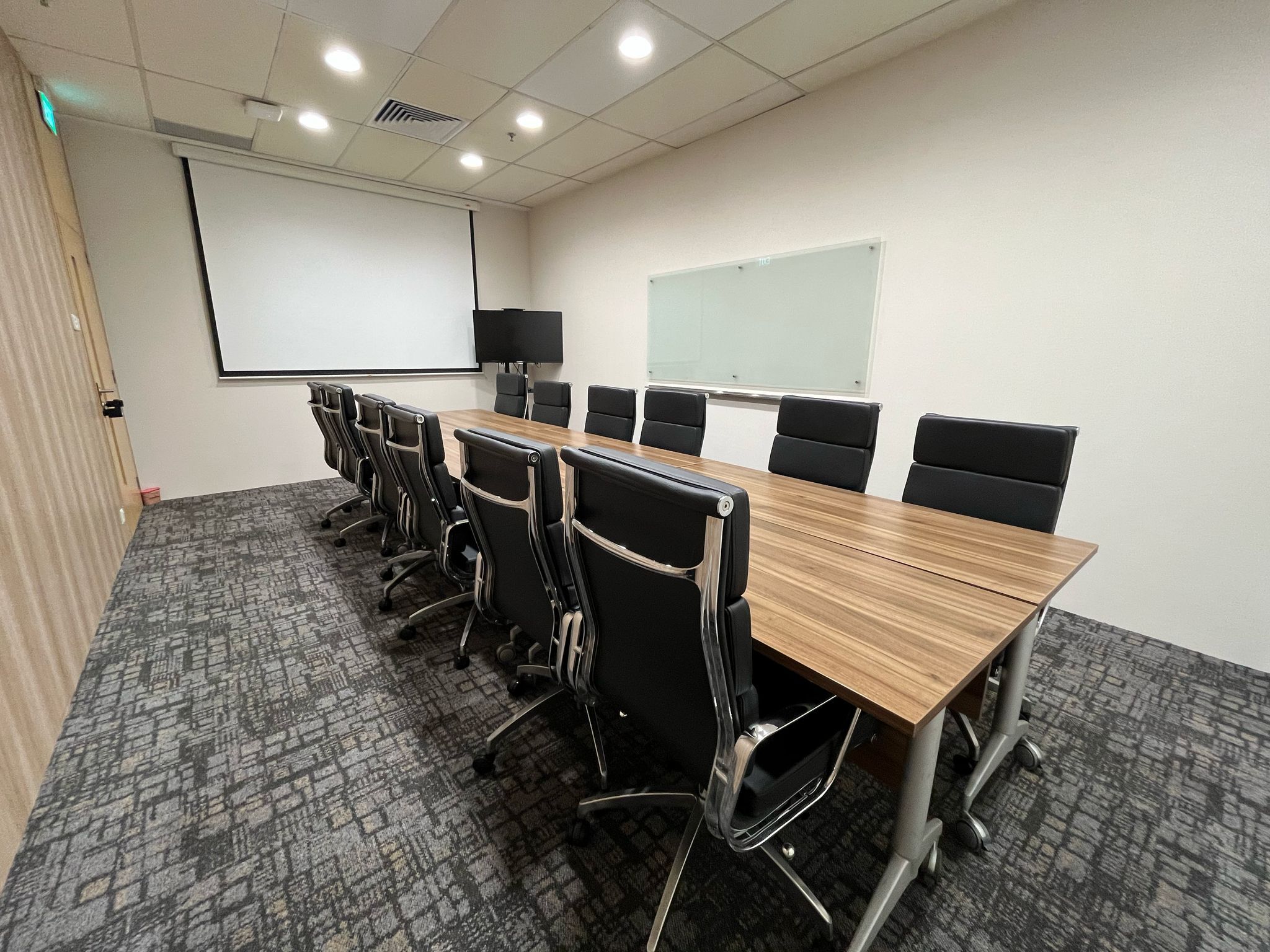 7 Person Private Office