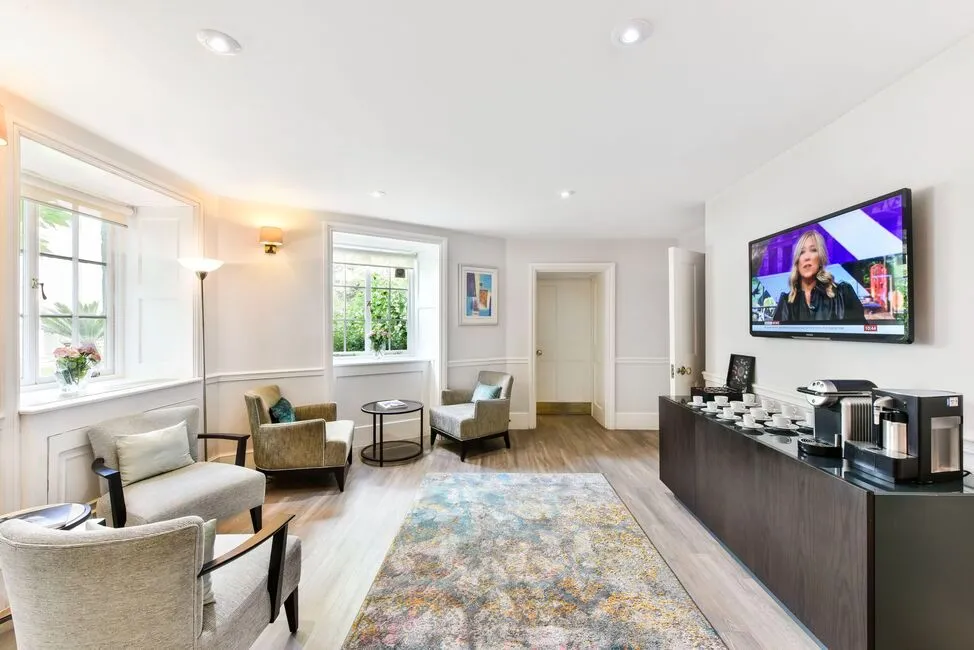 10 Person Private Office