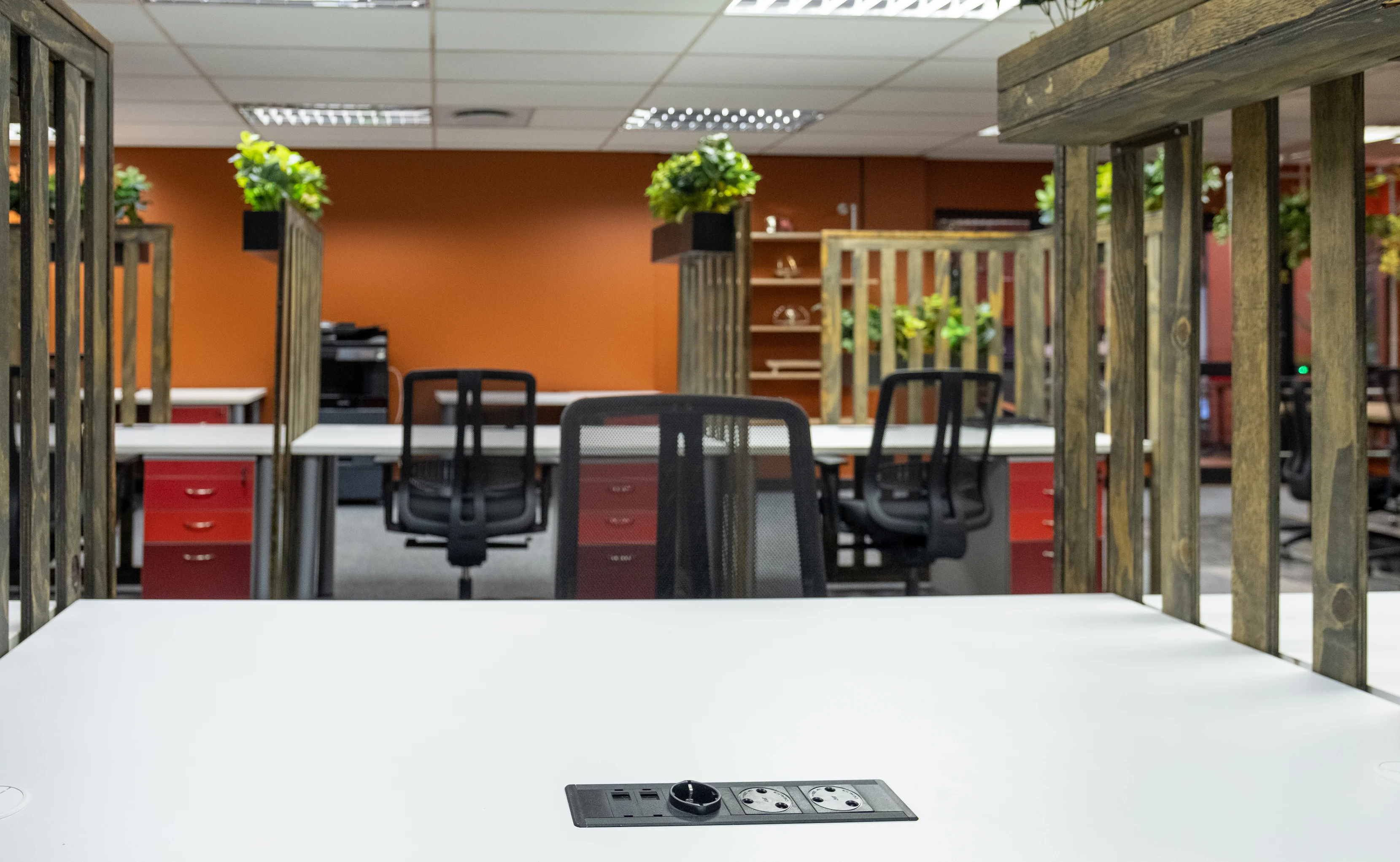 6 Person Coworking Desk