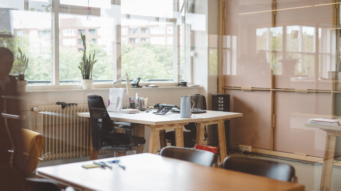5 Person Coworking Desk