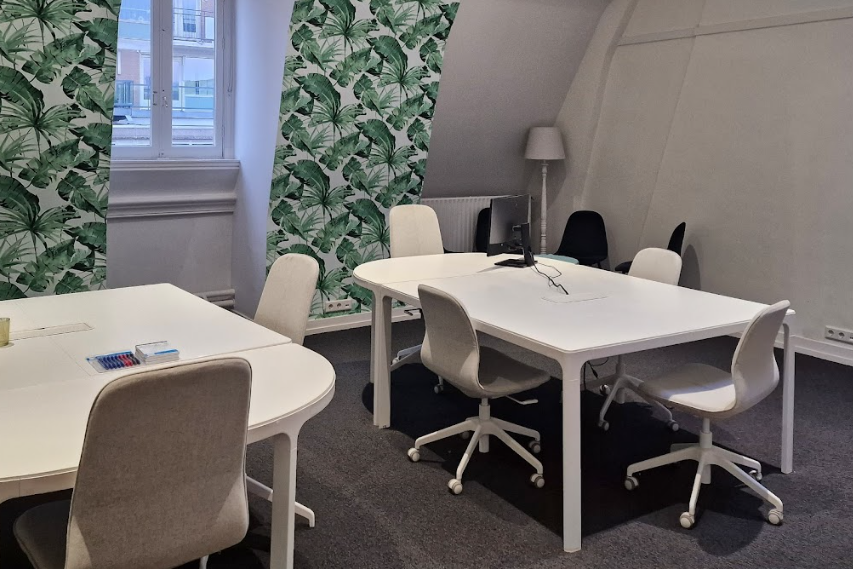 5 Person Coworking Desk