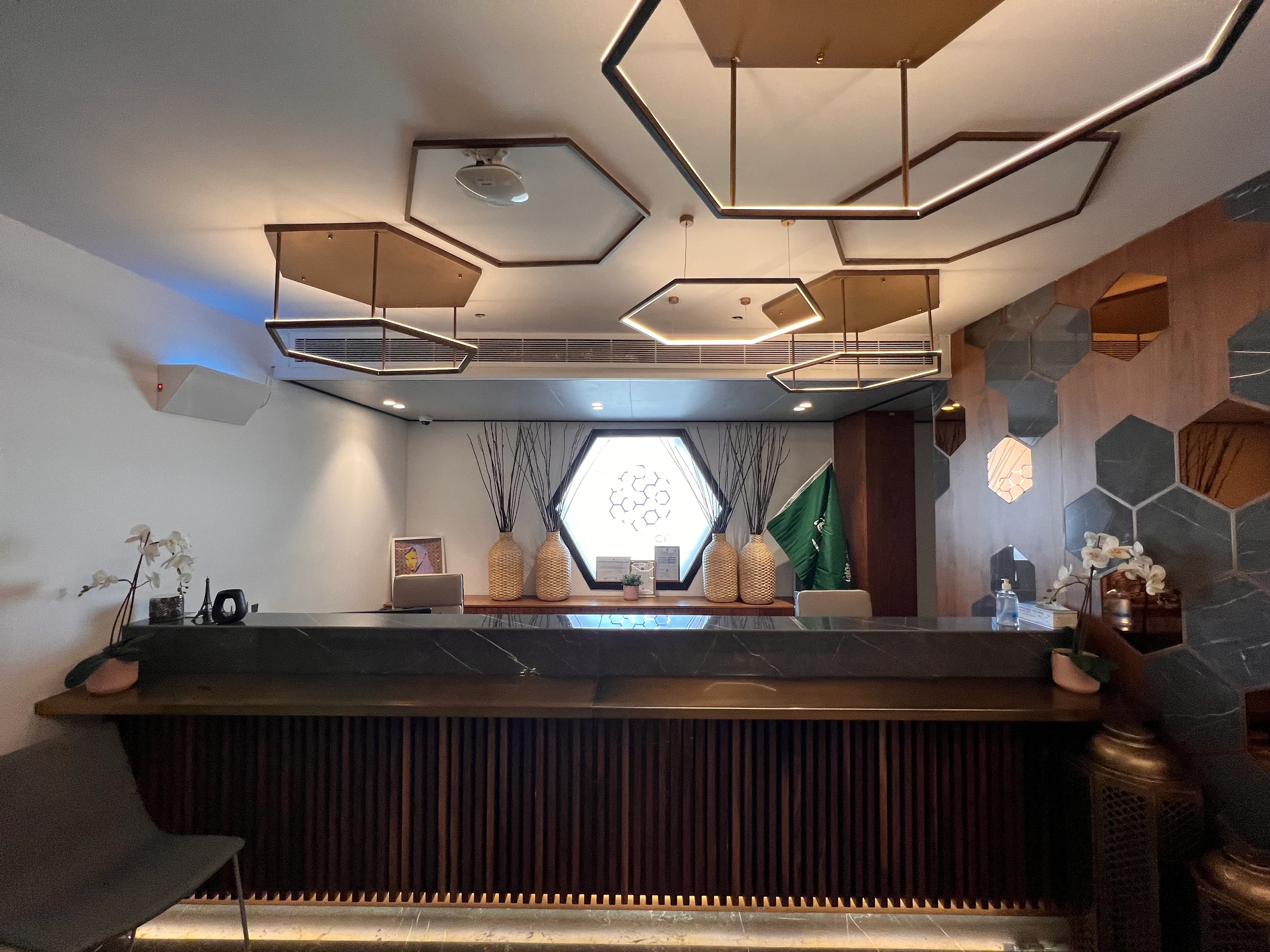 4 Person Coworking Desk