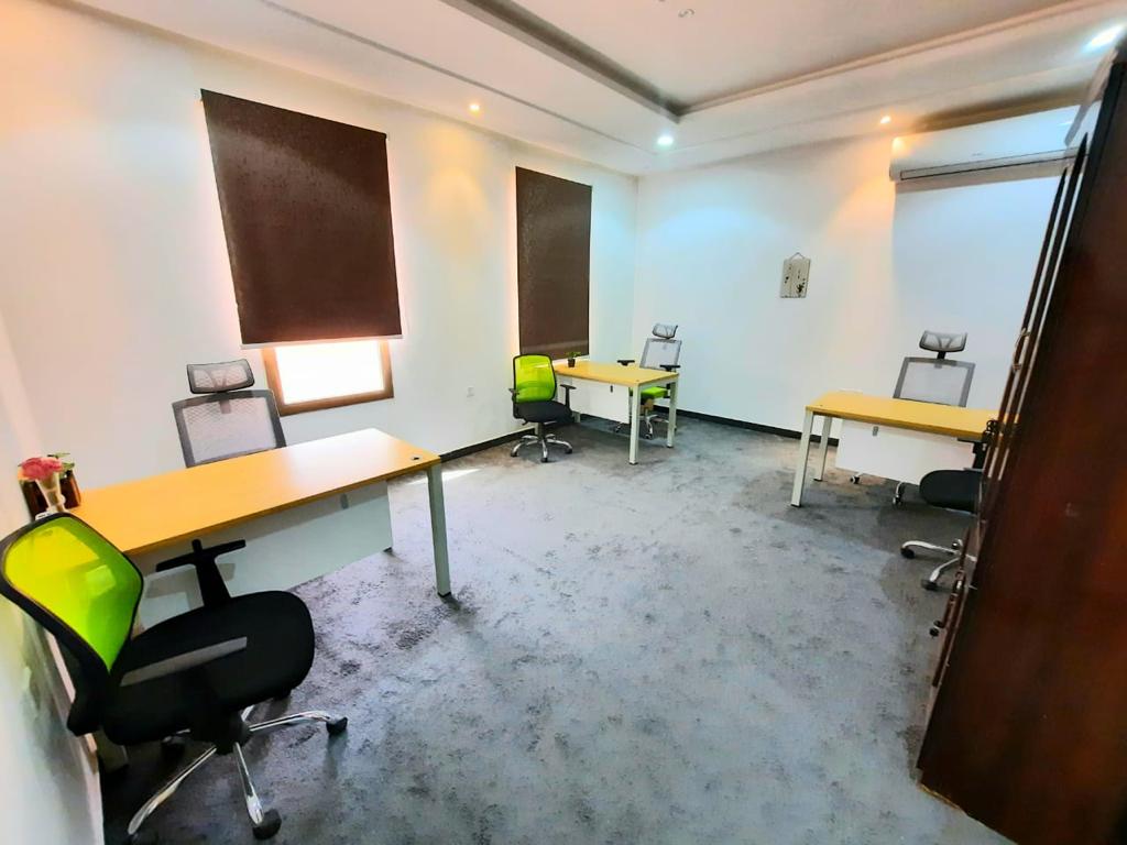 4 Person Private Office at Building No 6143 1 King Abdulaziz Rd Al ...