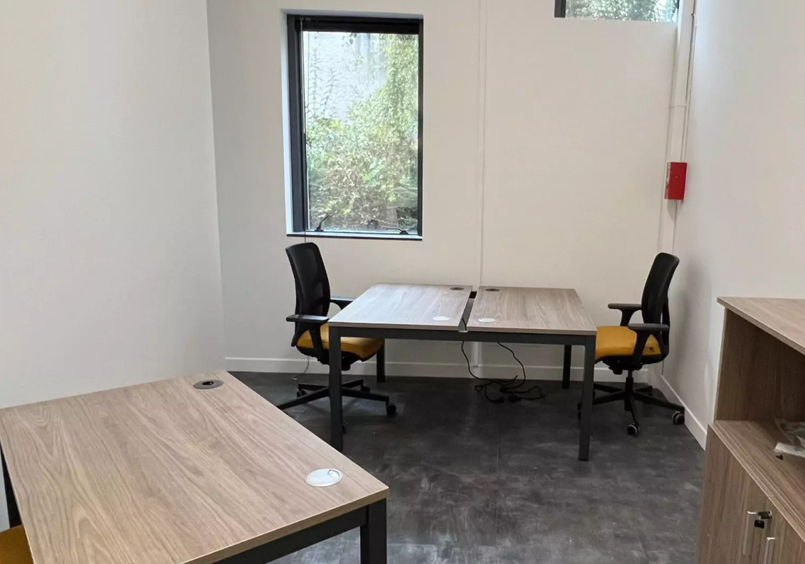 3 Person Coworking Desk