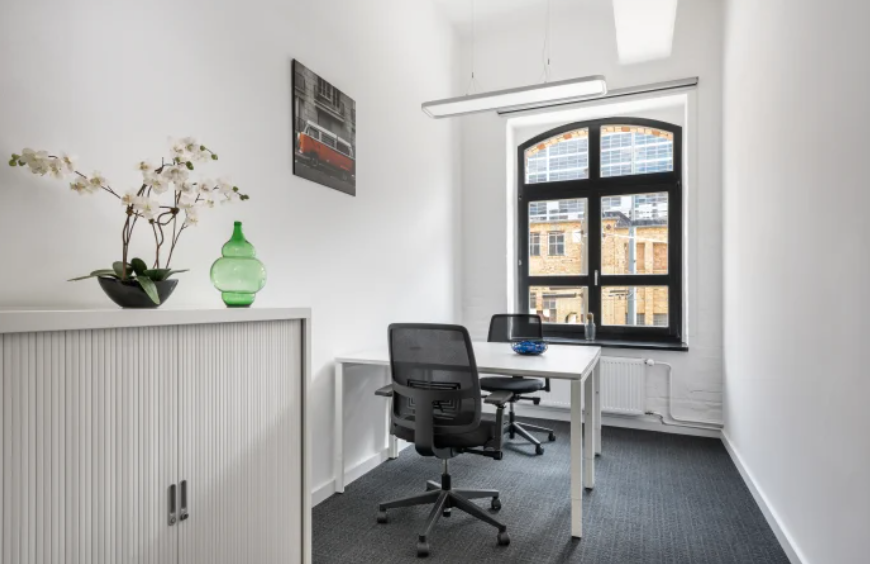 30 Person Private Office