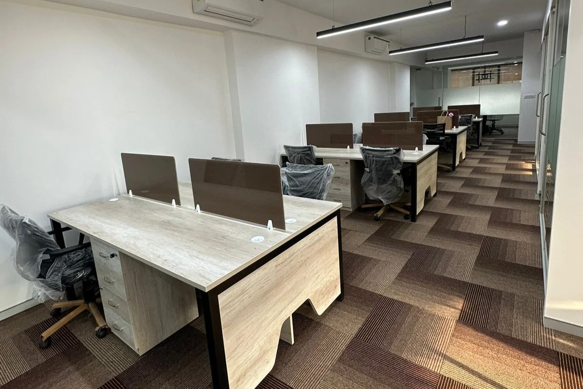 6 Person Private Office at Rani Sati Rd Malad Shantivan Society Raheja ...