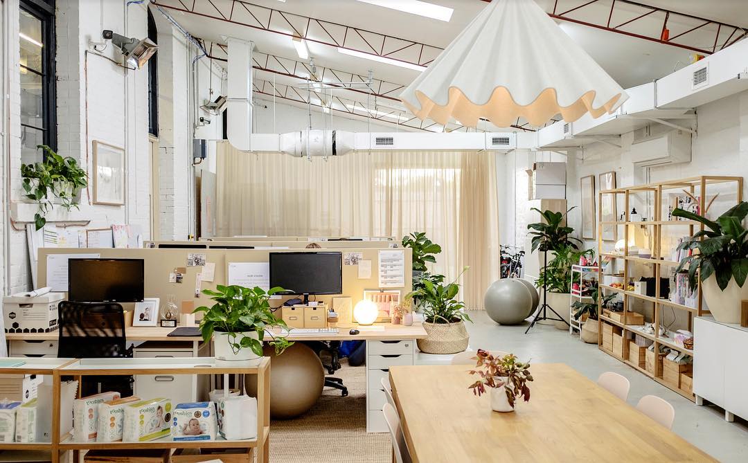 18 Person Coworking Desk