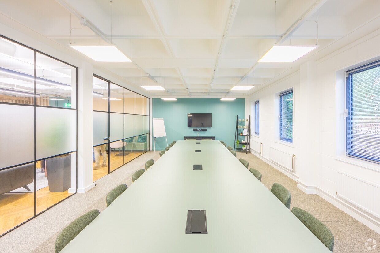 25 Person Private Office